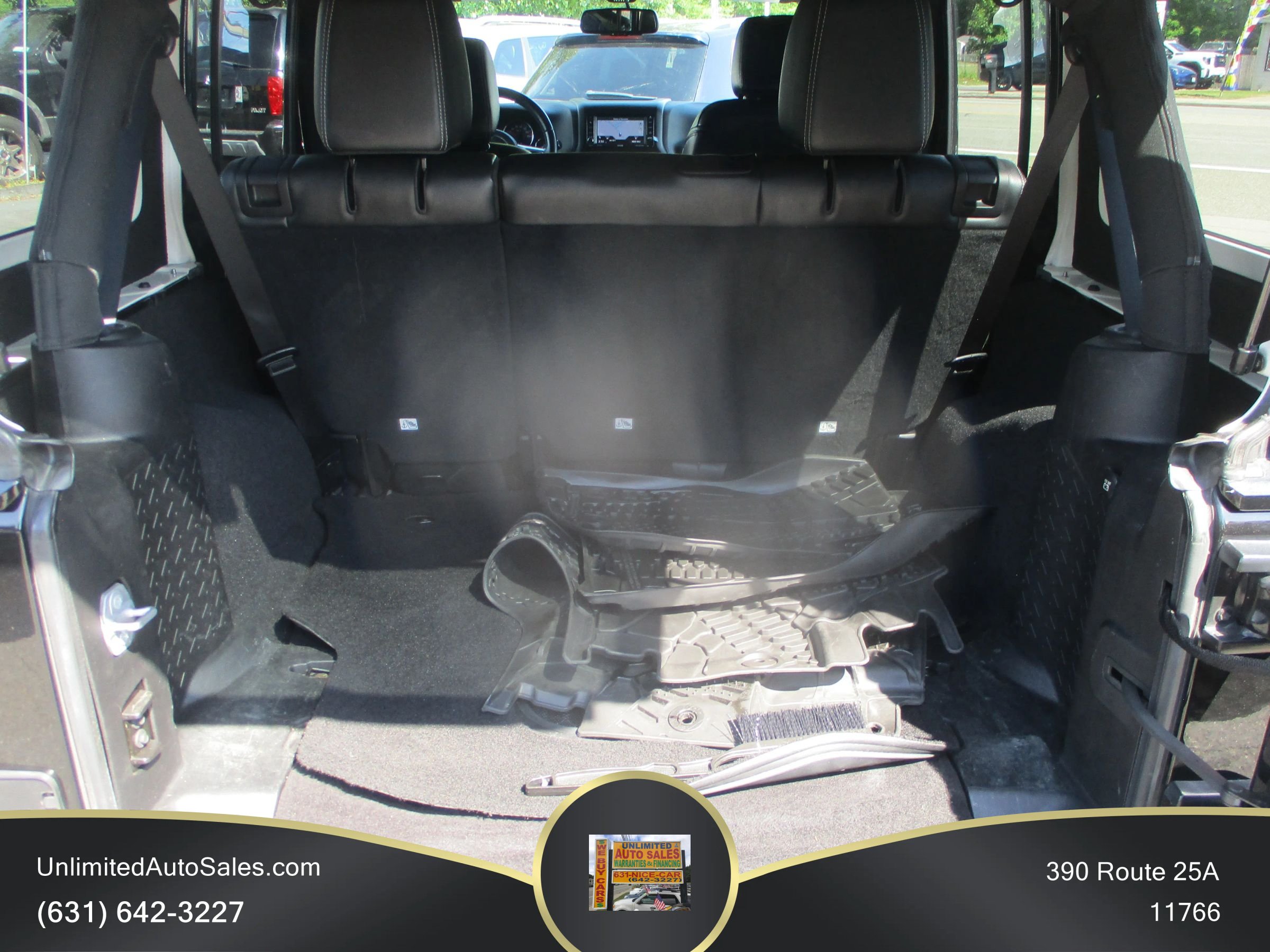 Used 2015 Jeep Wrangler Unlimited Rubicon AWD/4WD image 11