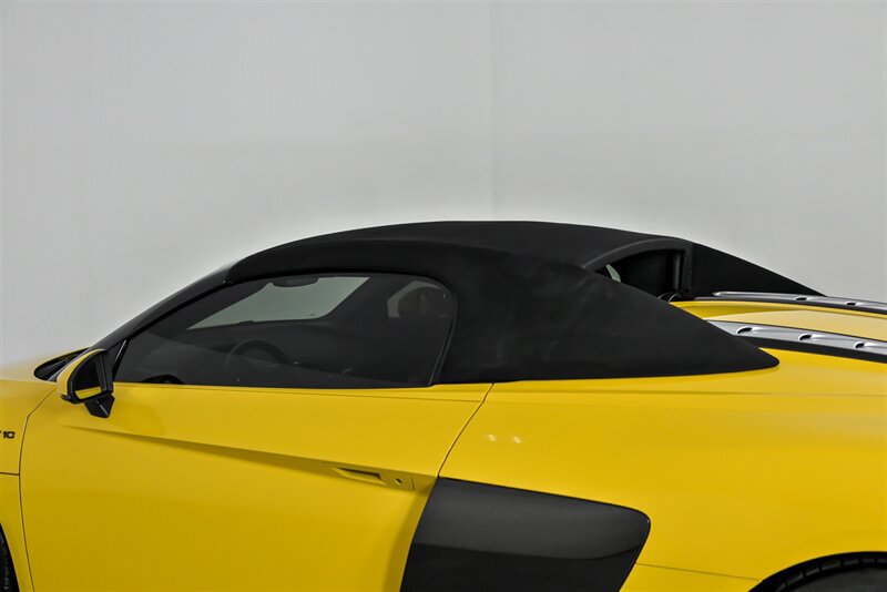Used 2020 Audi R8 V10 w/ Carbon Exterior Package AWD/4WD image 20