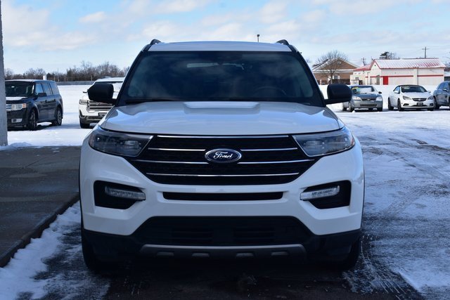 Used 2023 Ford Explorer XLT w/ Equipment Group 202A image 8