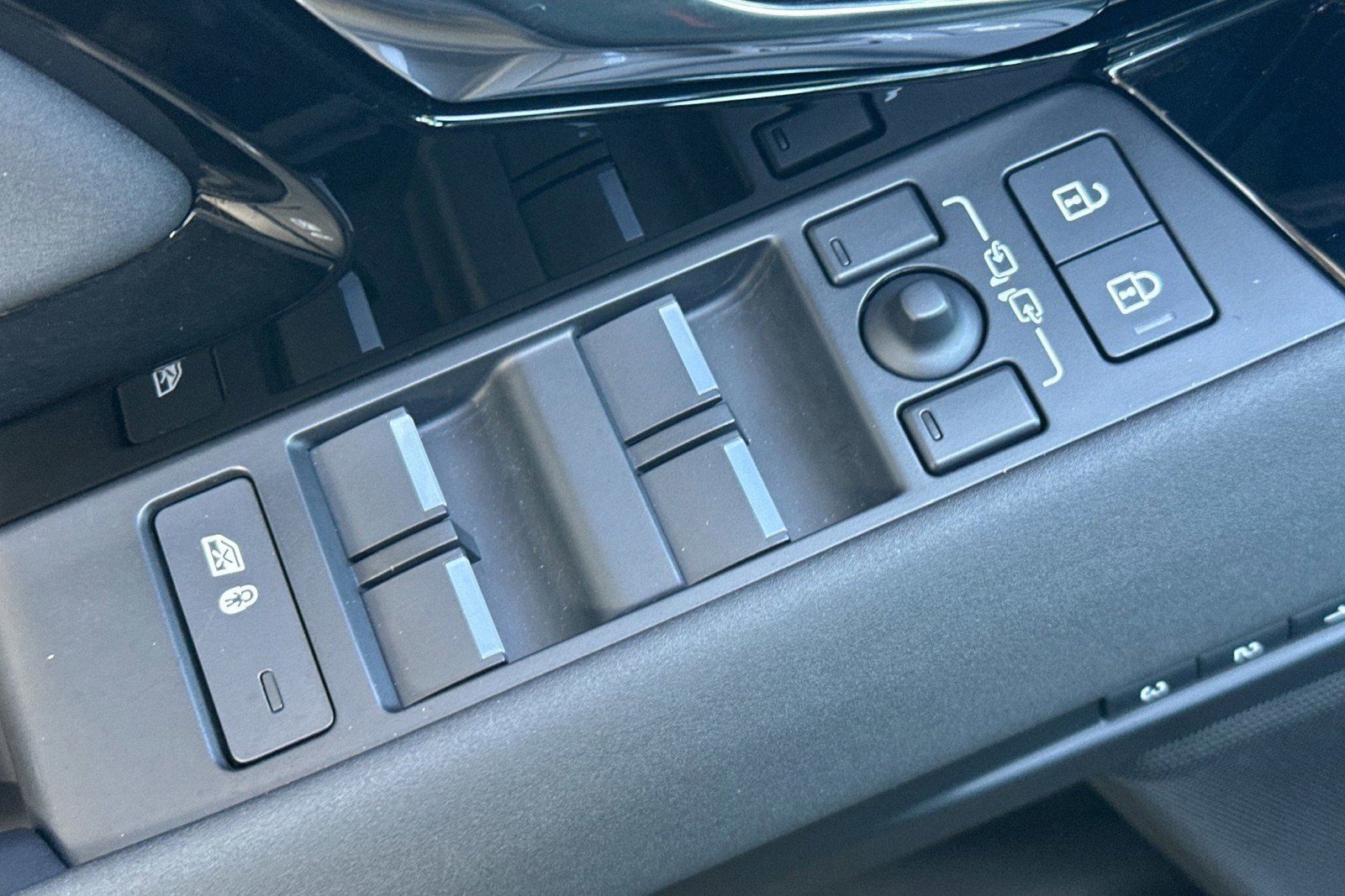 Certified 2025 Land Rover Range Rover Evoque S AWD/4WD image 12