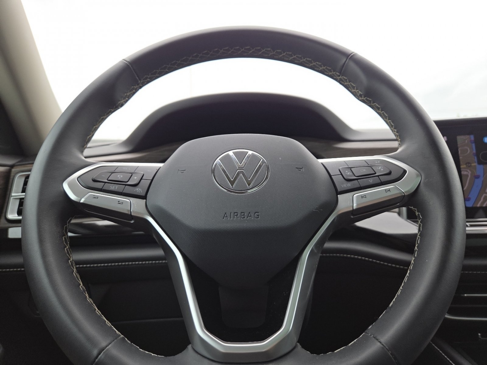 Used 2024 Volkswagen Atlas SEL AWD/4WD image 27