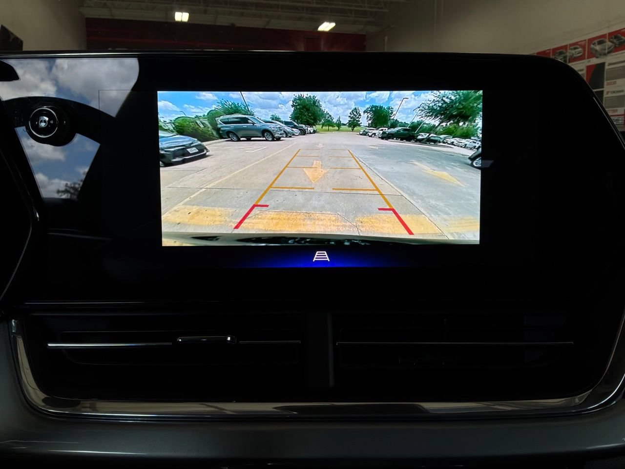 Used 2025 Chevrolet Trax LT FWD image 29