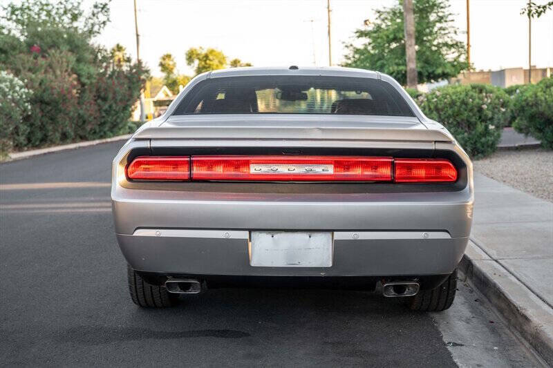 Used 2013 Dodge Challenger SXT RWD image 4