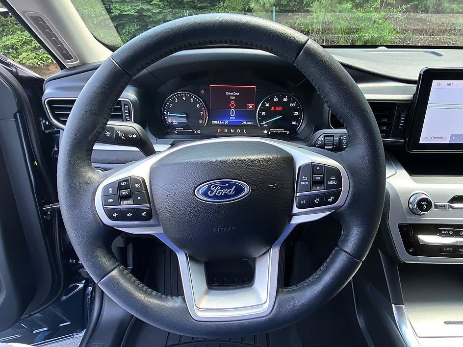 Used 2023 Ford Explorer XLT w/ Equipment Group 202A RWD image 12