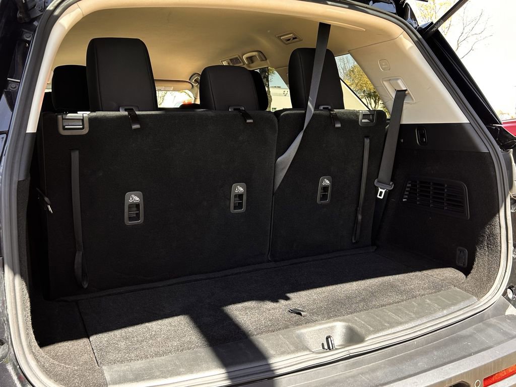 Used 2024 Nissan Pathfinder SV image 29