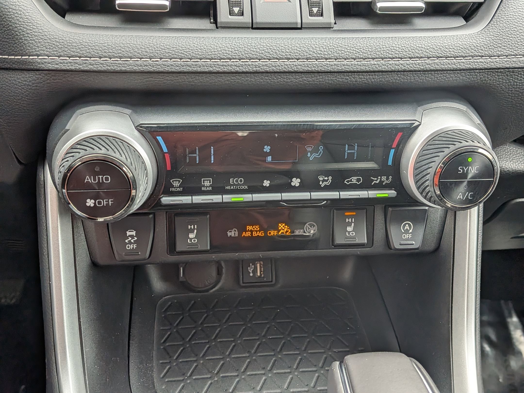 Used 2023 Toyota RAV4 XLE Premium image 29