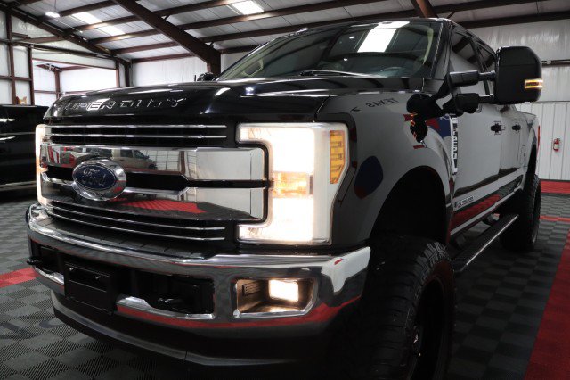 Used 2017 Ford F250 Lariat w/ Lariat Ultimate Package AWD/4WD image 24