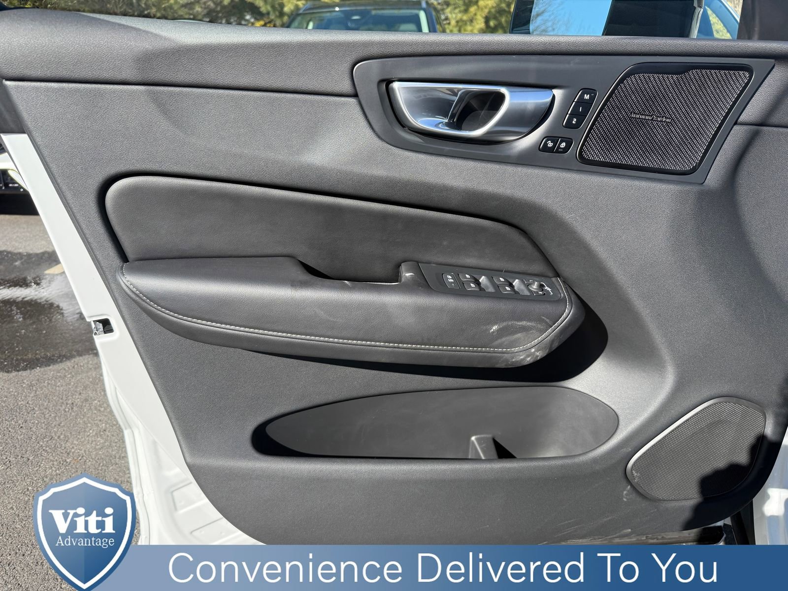 Certified 2023 Volvo XC60 B5 Ultimate w/ Climate Package image 16