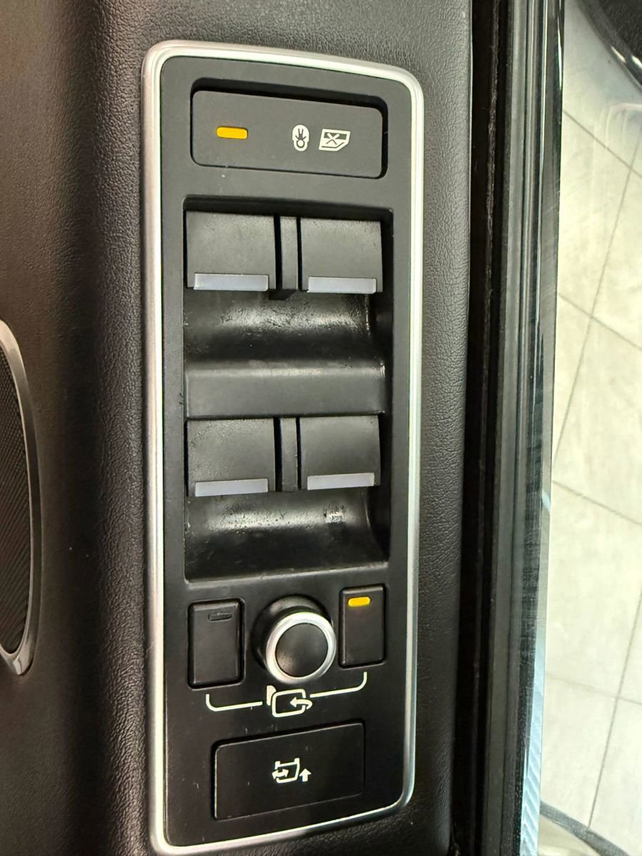 Used 2016 Land Rover Range Rover HSE image 26