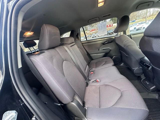 Used 2023 Toyota Highlander LE image 9