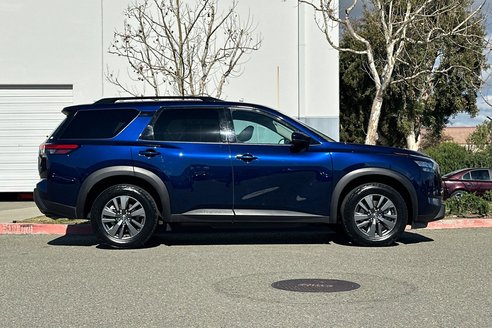 Certified 2024 Nissan Pathfinder SV image 3