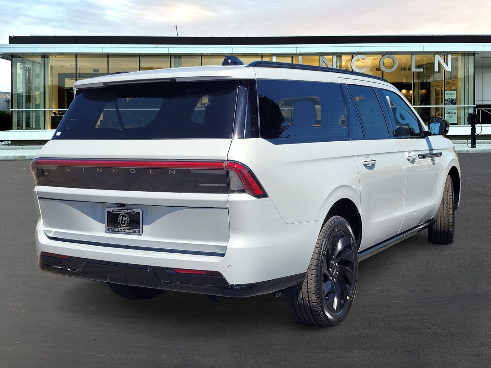 New 2026 Lincoln Navigator L Reserve AWD/4WD image 4