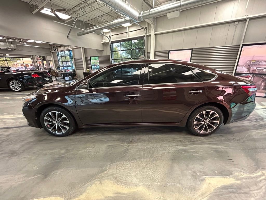 Used 2018 Toyota Avalon XLE image 34