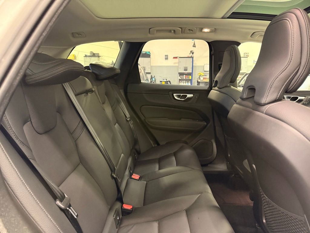 Used 2025 Volvo XC60 B5 Plus image 26