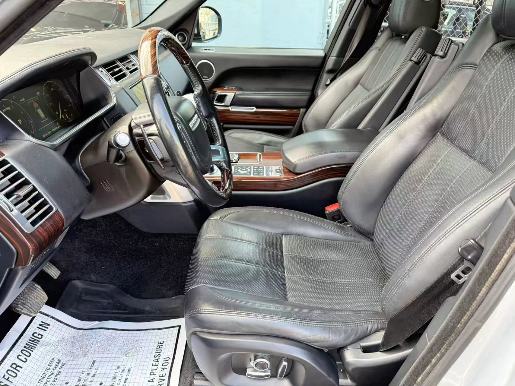 Used 2016 Land Rover Range Rover HSE image 19