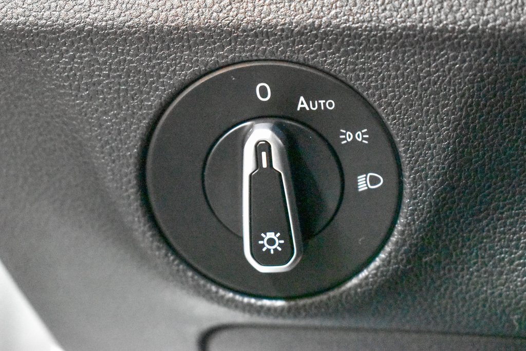 Used 2025 Volkswagen Jetta SE image 18