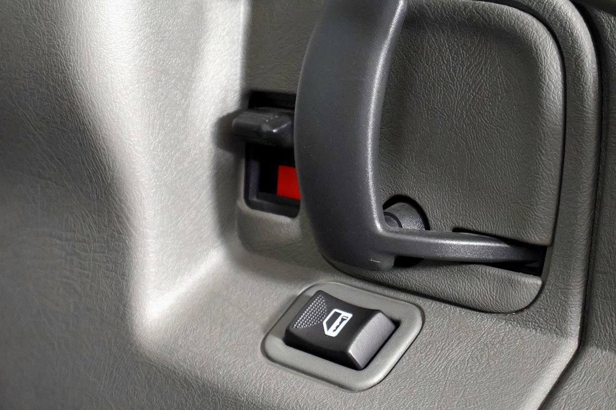 Used 2018 Chevrolet Express 2500 w/ Driver Convenience Package RWD image 41