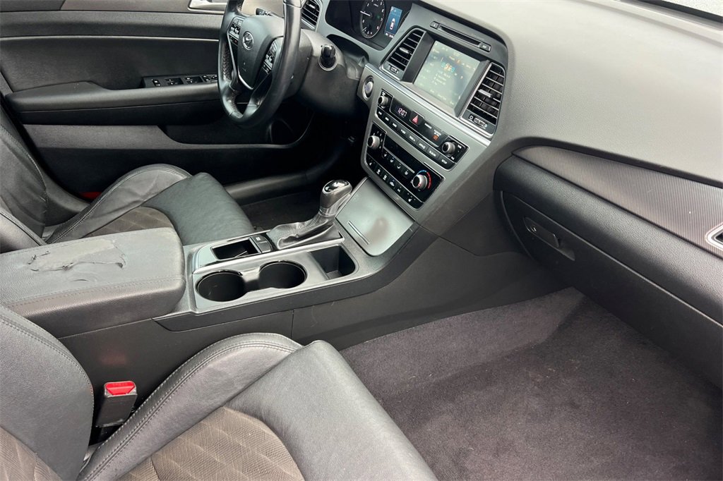 Used 2016 Hyundai Sonata Sport w/ Option Group 1V image 18