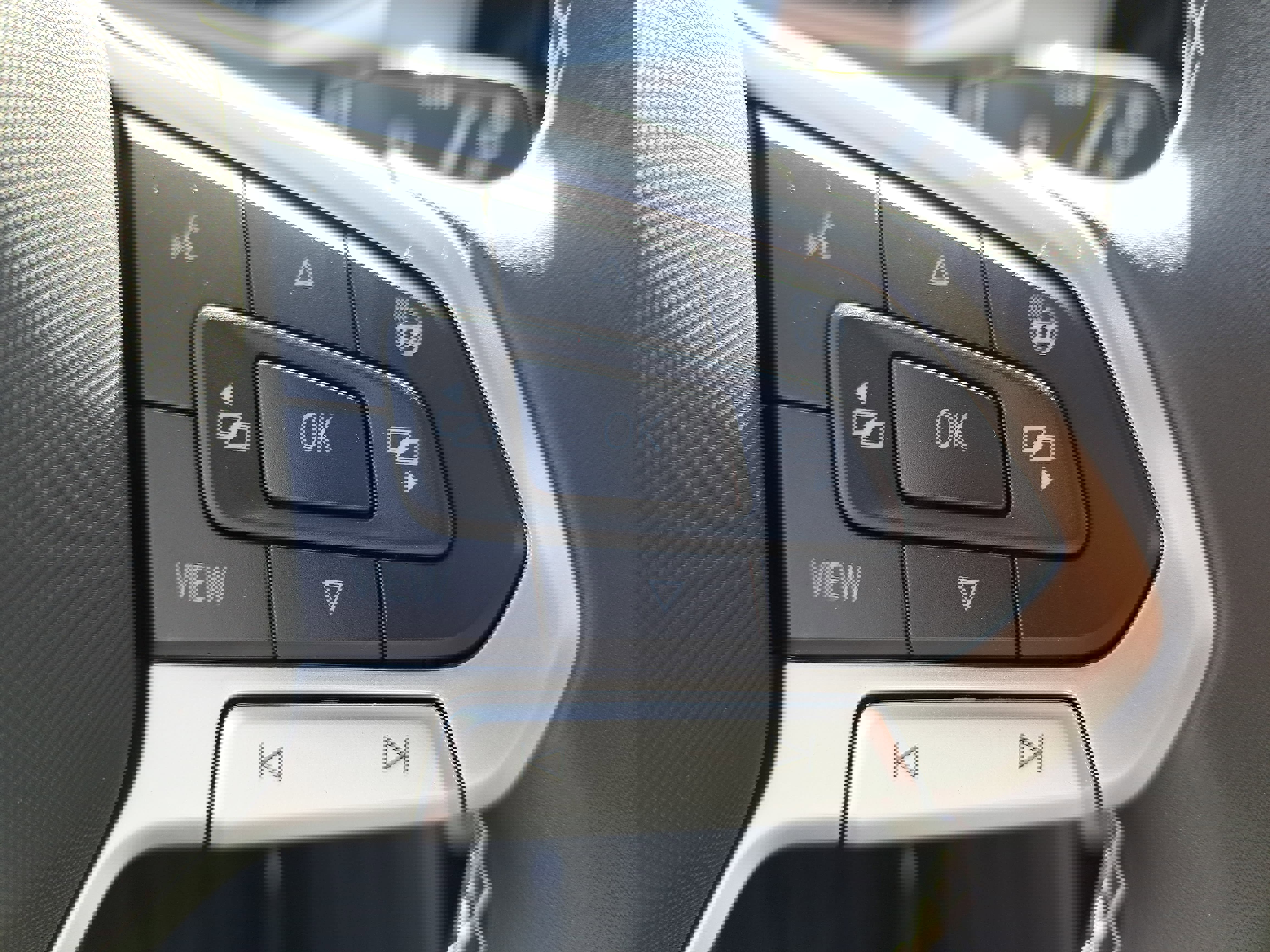 Used 2025 Volkswagen Taos SE w/ Panoramic Sunroof Package image 17