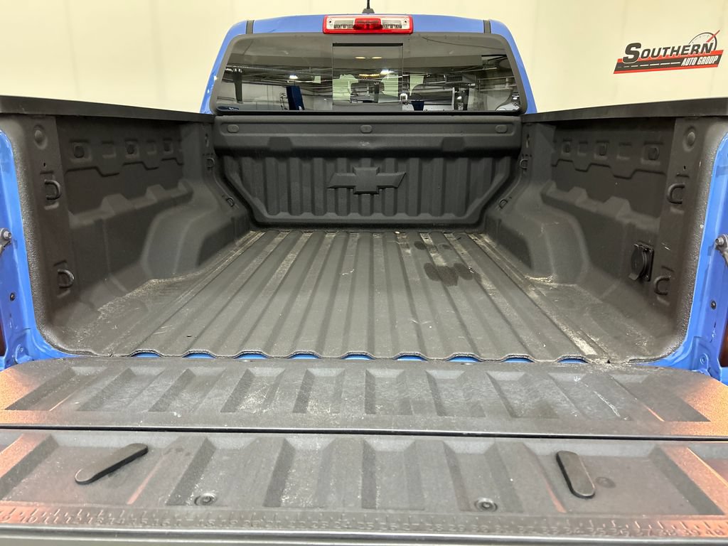 Used 2025 Chevrolet Colorado ZR2 w/ Technology Package AWD/4WD image 5