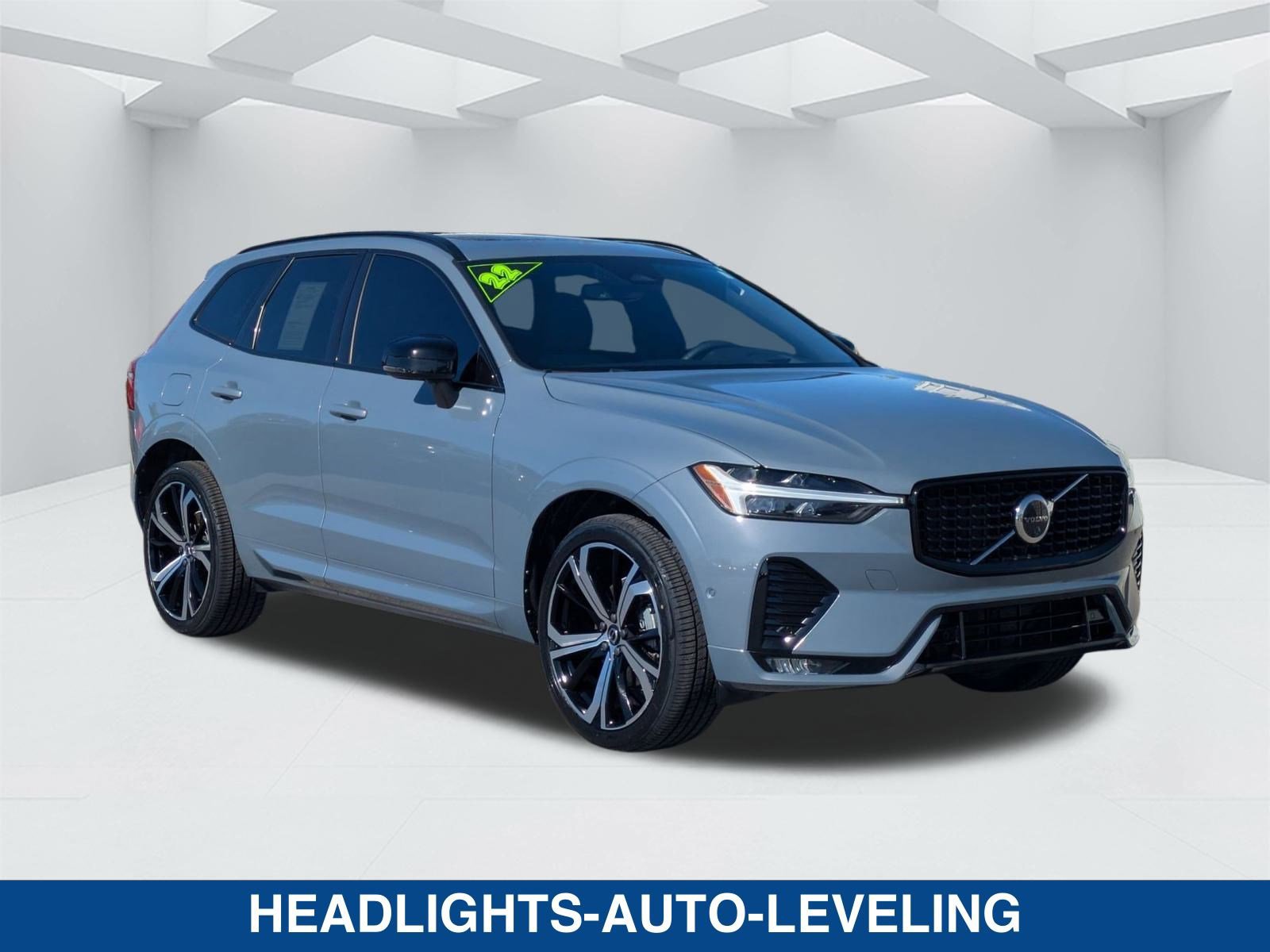 Used 2022 Volvo XC60 B5 R-Design w/ Advanced Package video 2