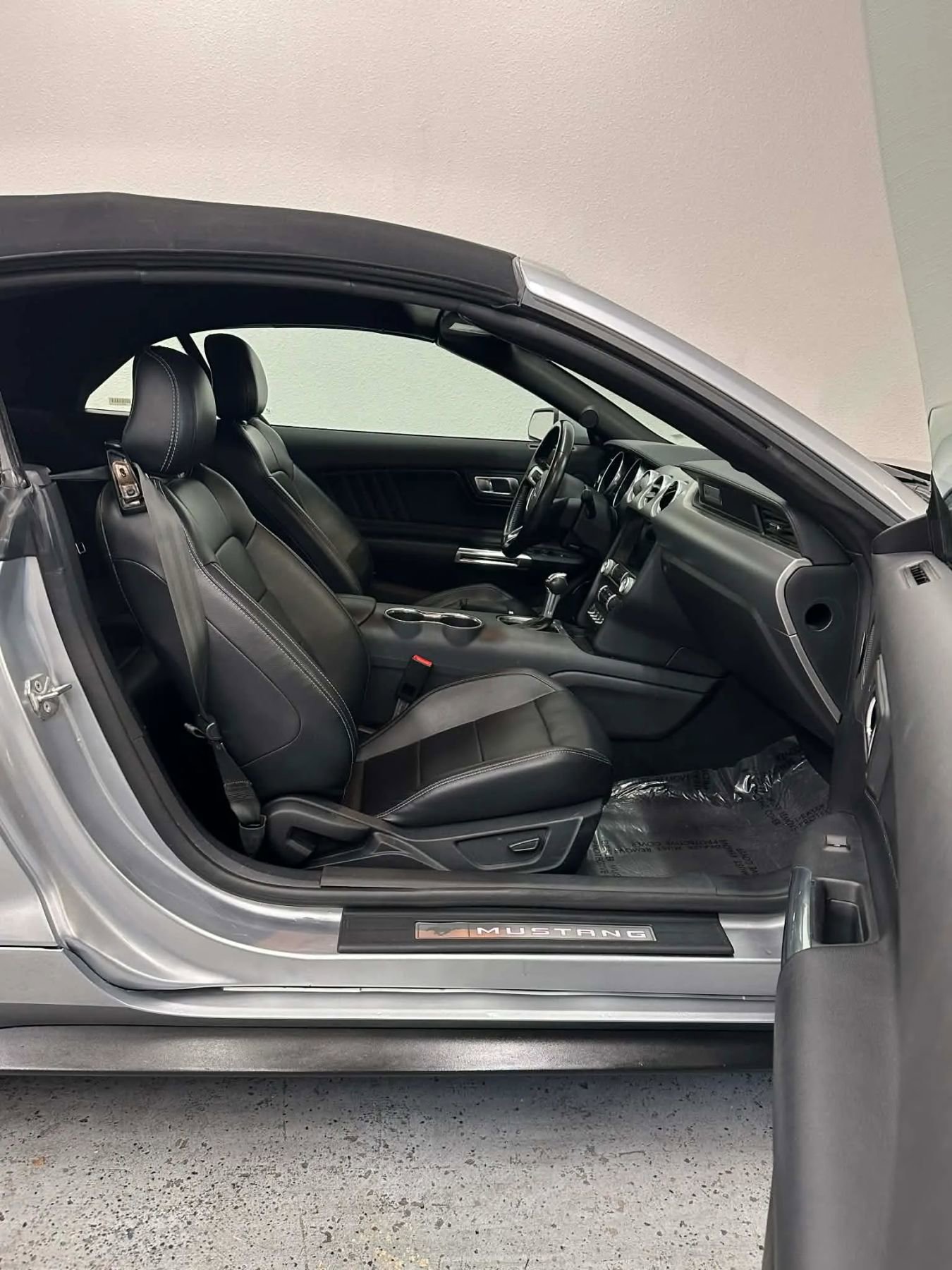 Used 2022 Ford Mustang Premium RWD image 36