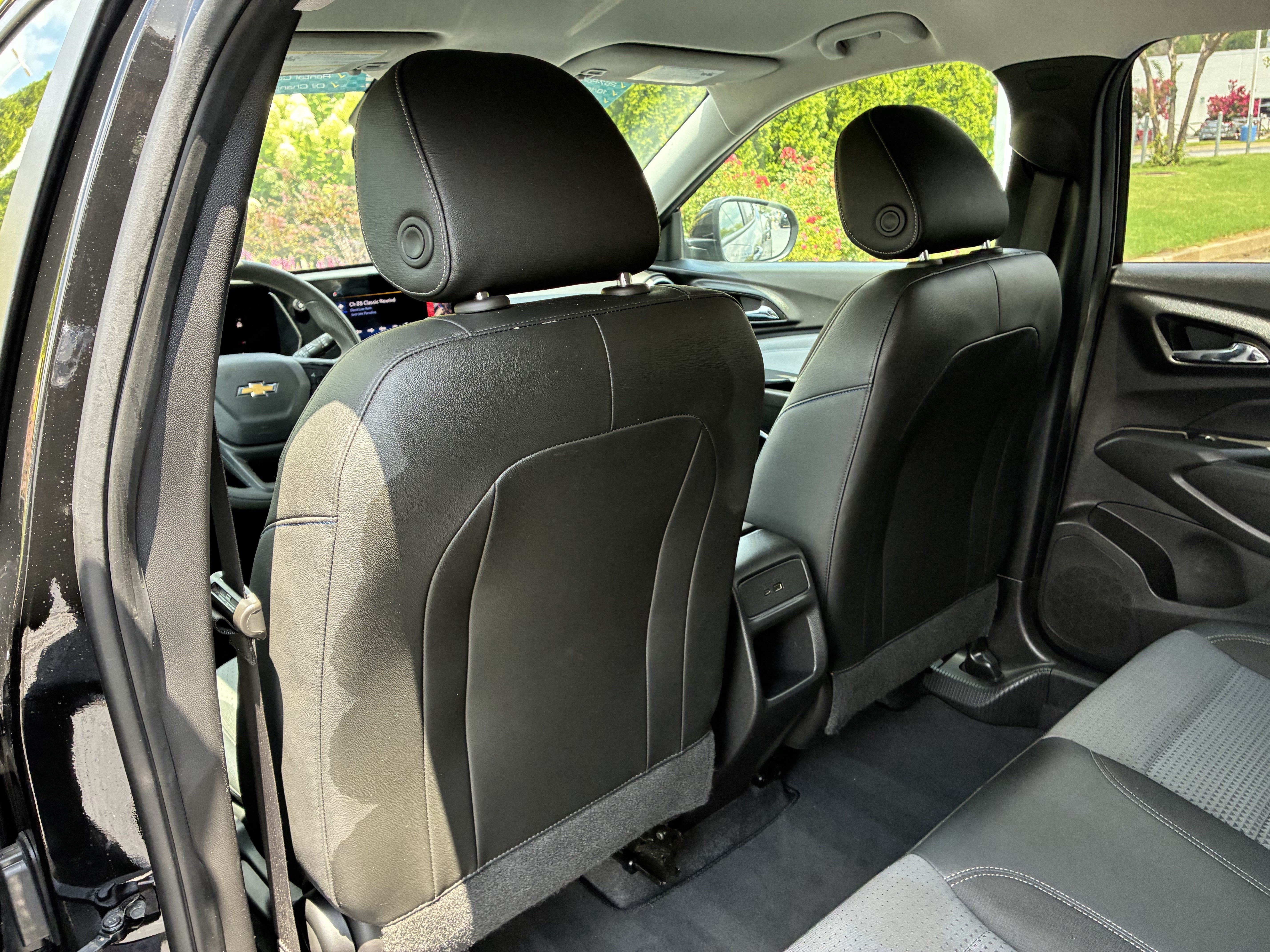 Used 2025 Chevrolet Trax LT FWD image 15