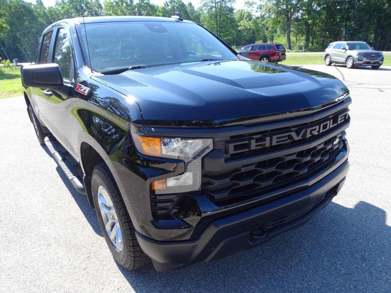Used 2024 Chevrolet Silverado 1500 4x4 Crew Cab w/ Z71 w/ WT Value Package image 2