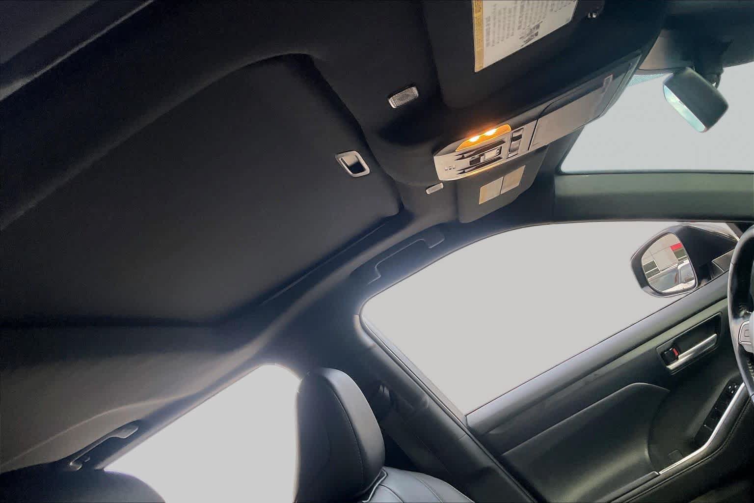 Used 2023 Toyota Highlander XSE FWD image 14