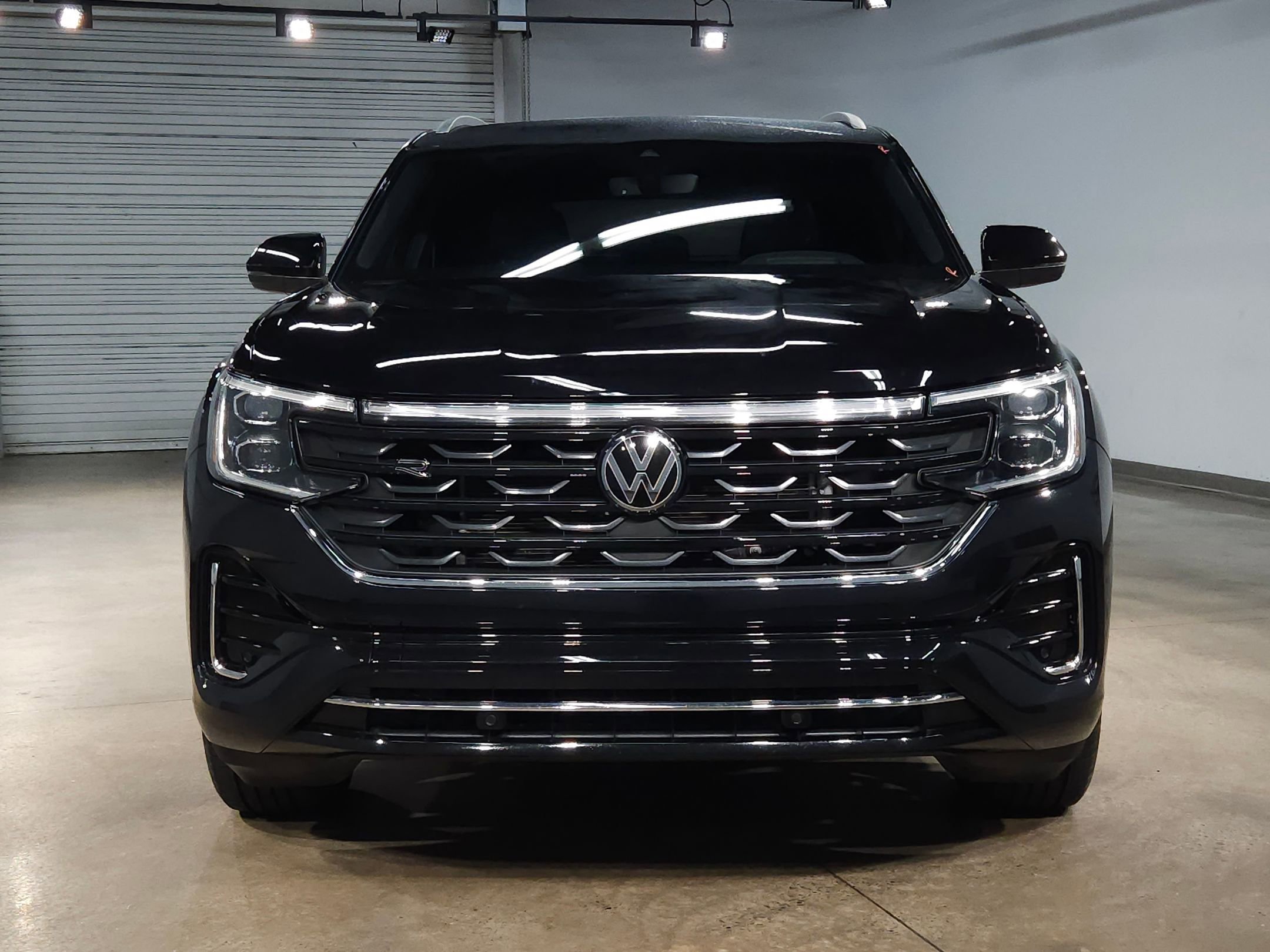 Used 2024 Volkswagen Atlas Cross Sport SEL R-Line image 2