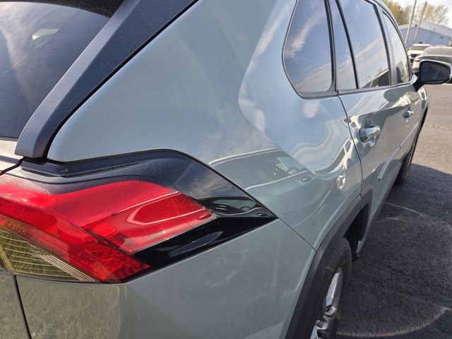 Used 2022 Toyota RAV4 XLE w/ Convenience Package image 7