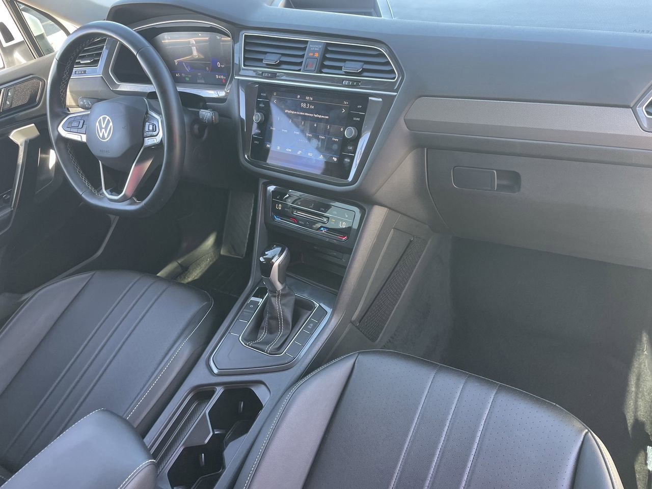 Used 2024 Volkswagen Tiguan SE image 12