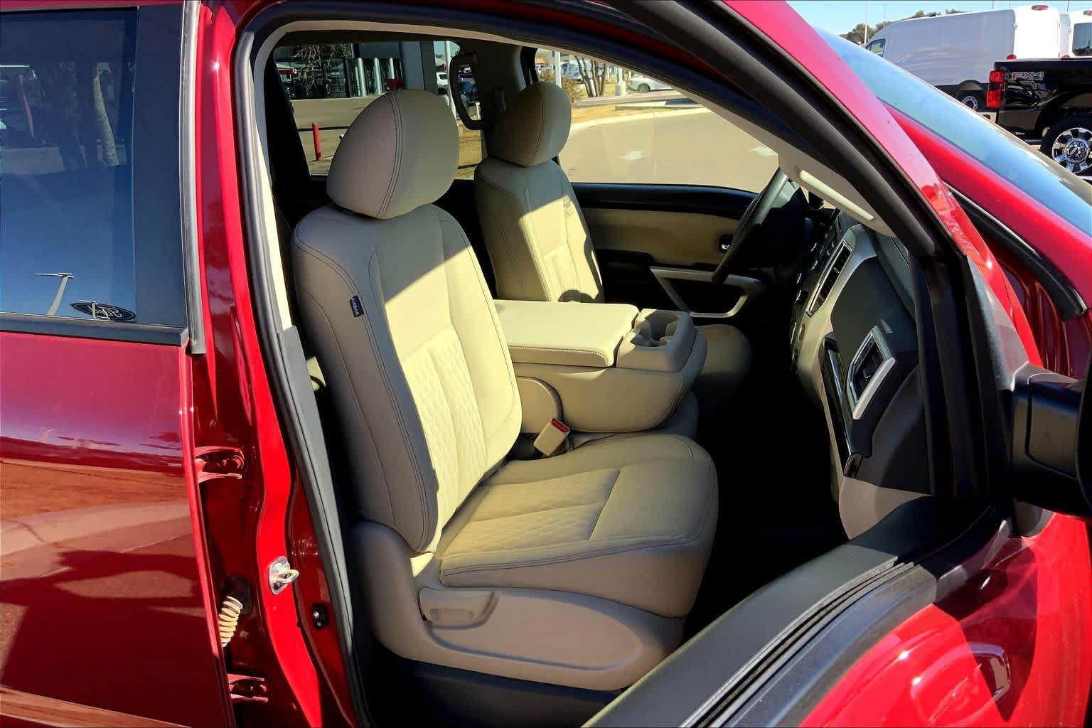 Used 2017 Nissan Titan SV RWD image 9
