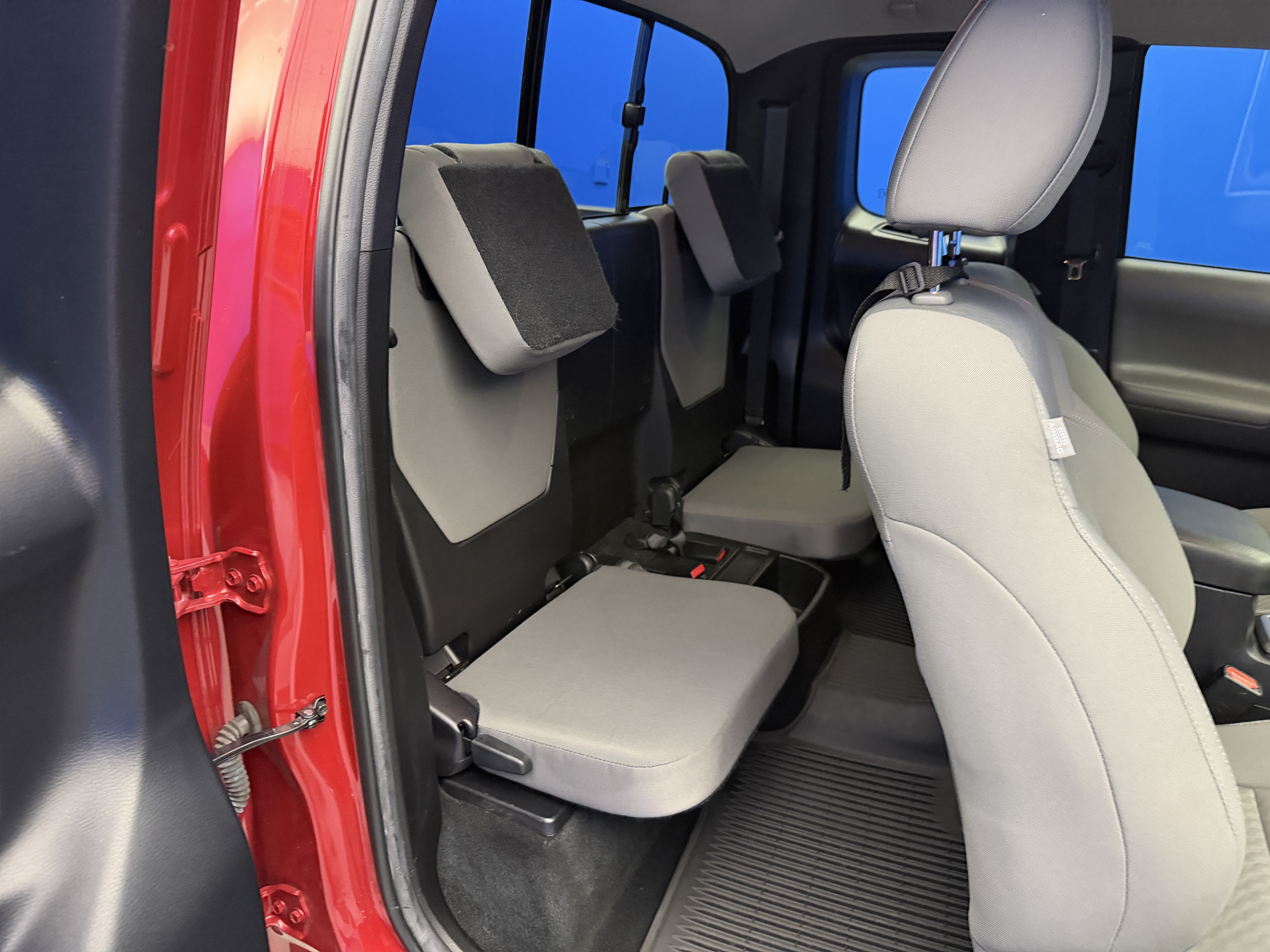 Used 2022 Toyota Tacoma SR5 AWD/4WD image 25