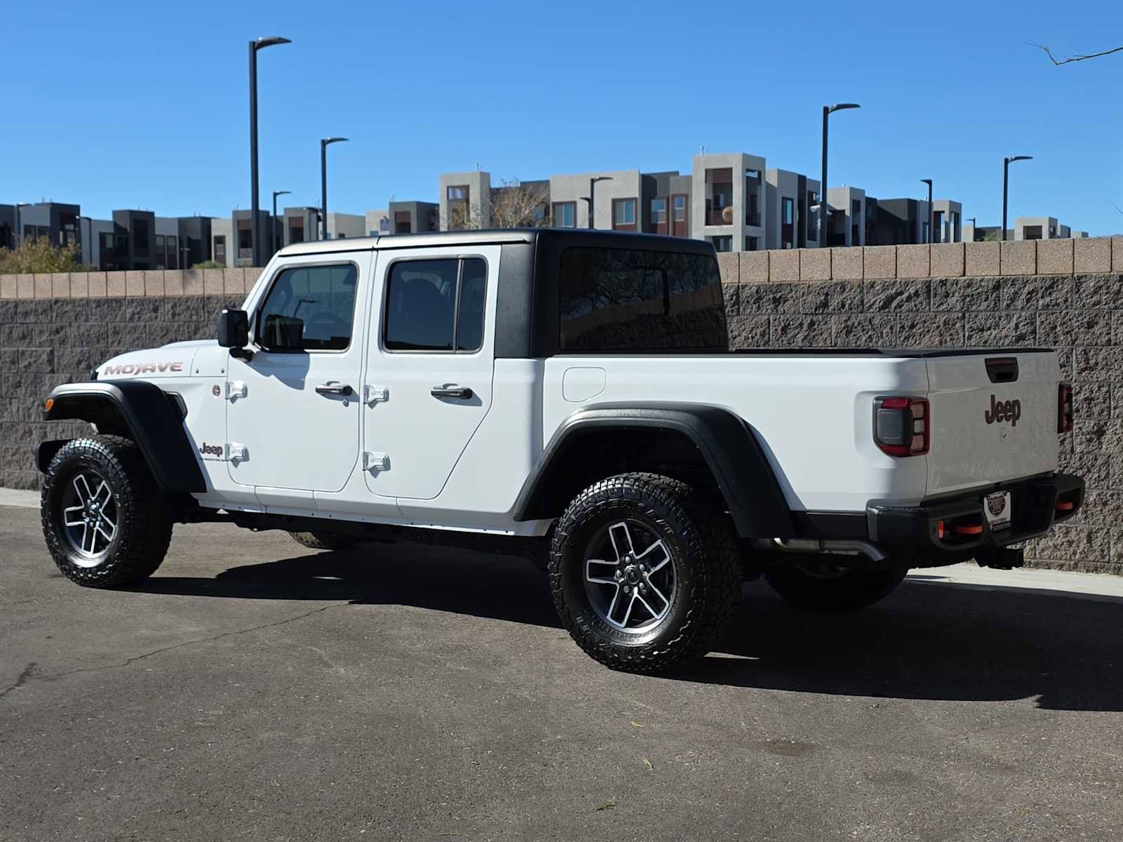 Certified 2024 Jeep Gladiator Mojave w/ Technology Group image 7