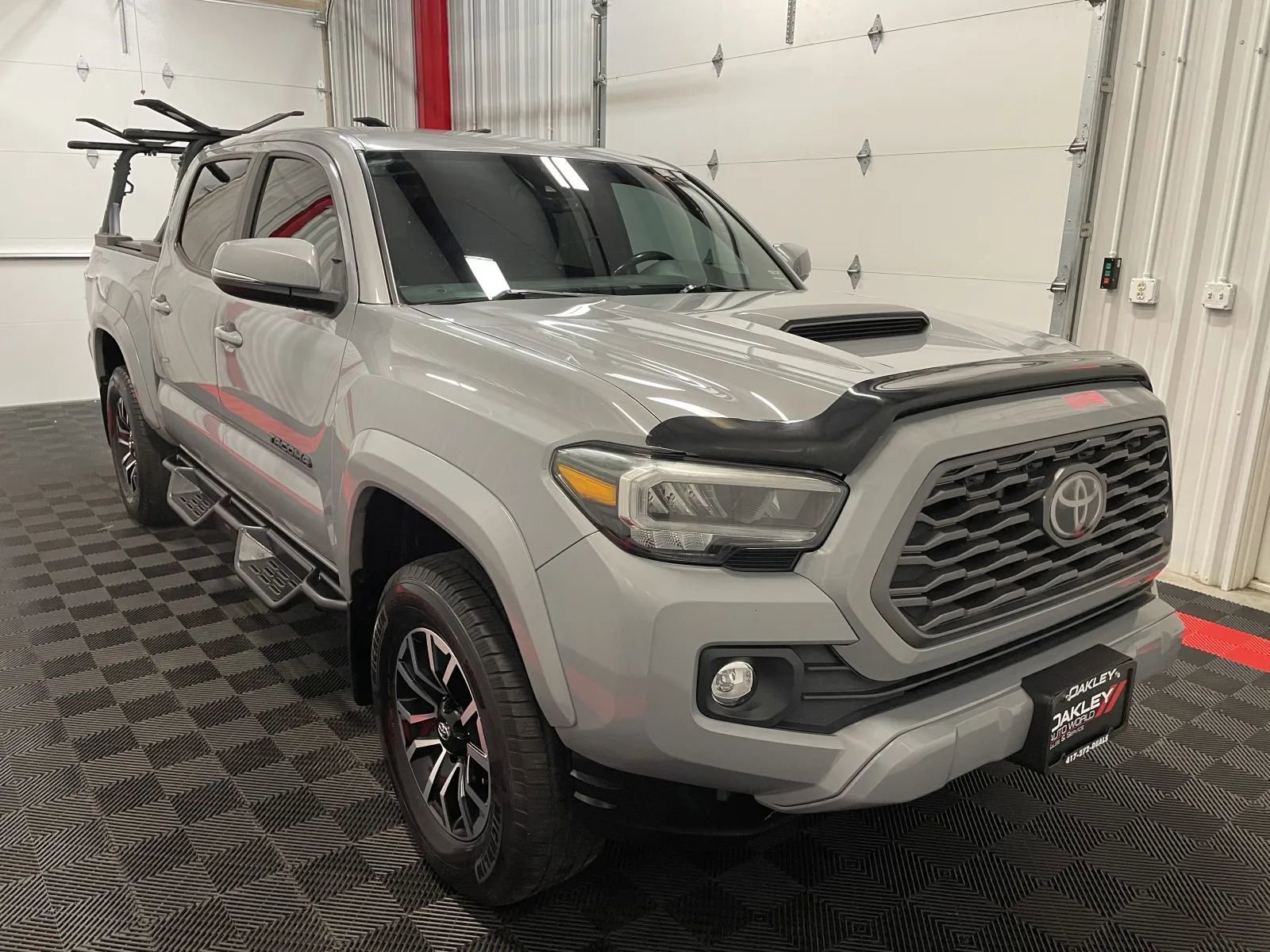 Used 2020 Toyota Tacoma TRD Sport w/ Technology Package image 6