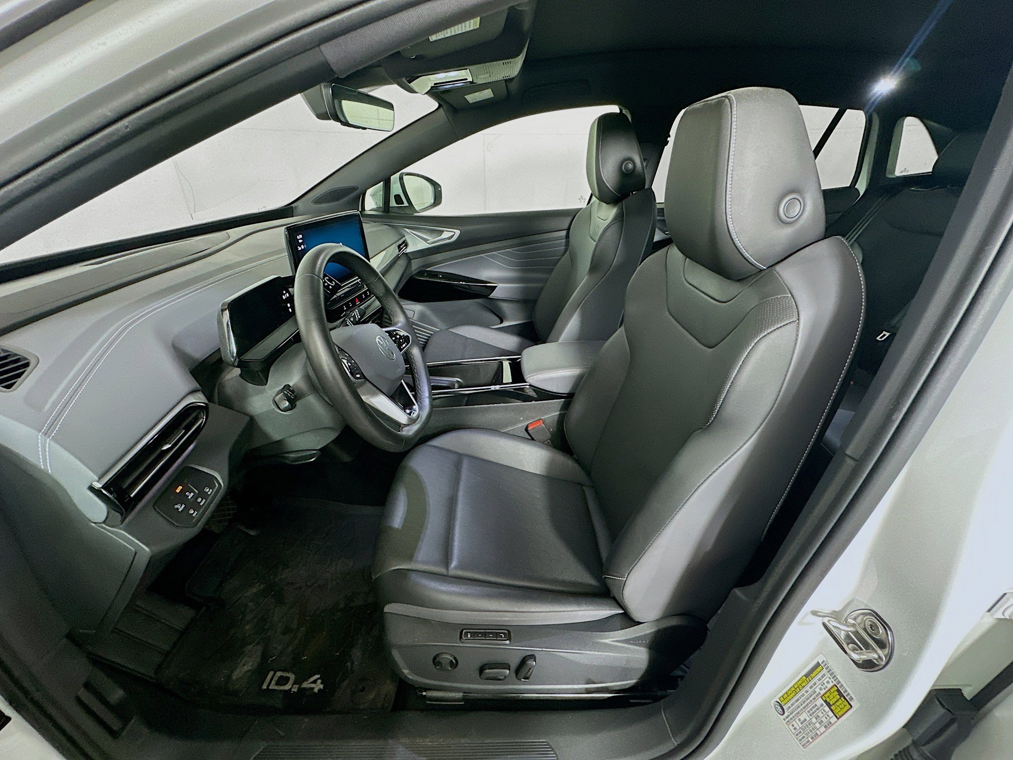 Used 2023 Volkswagen ID.4 Pro S Plus AWD/4WD image 13