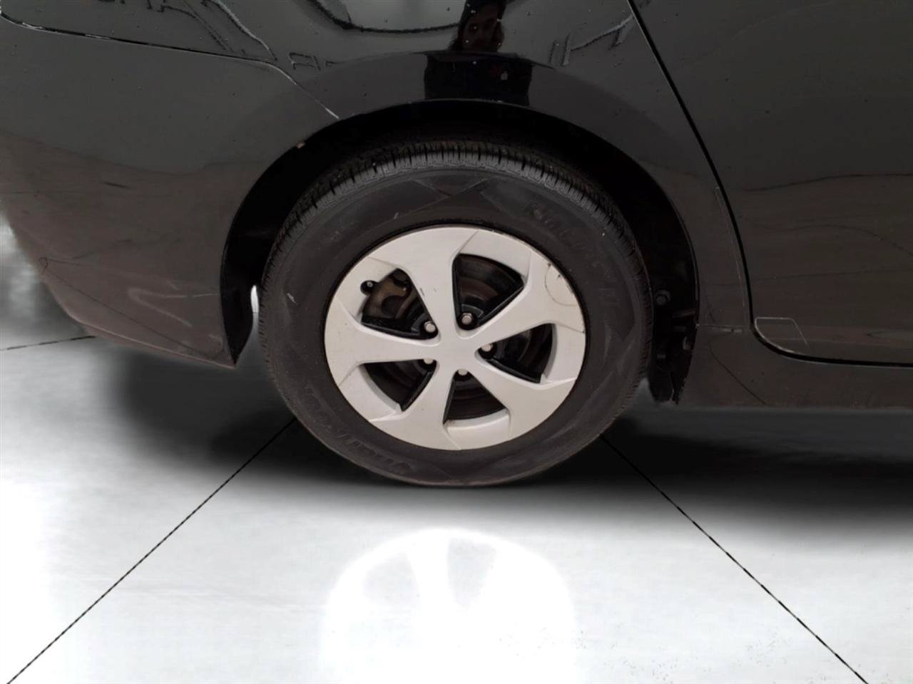 Used 2015 Toyota Prius Four FWD image 27