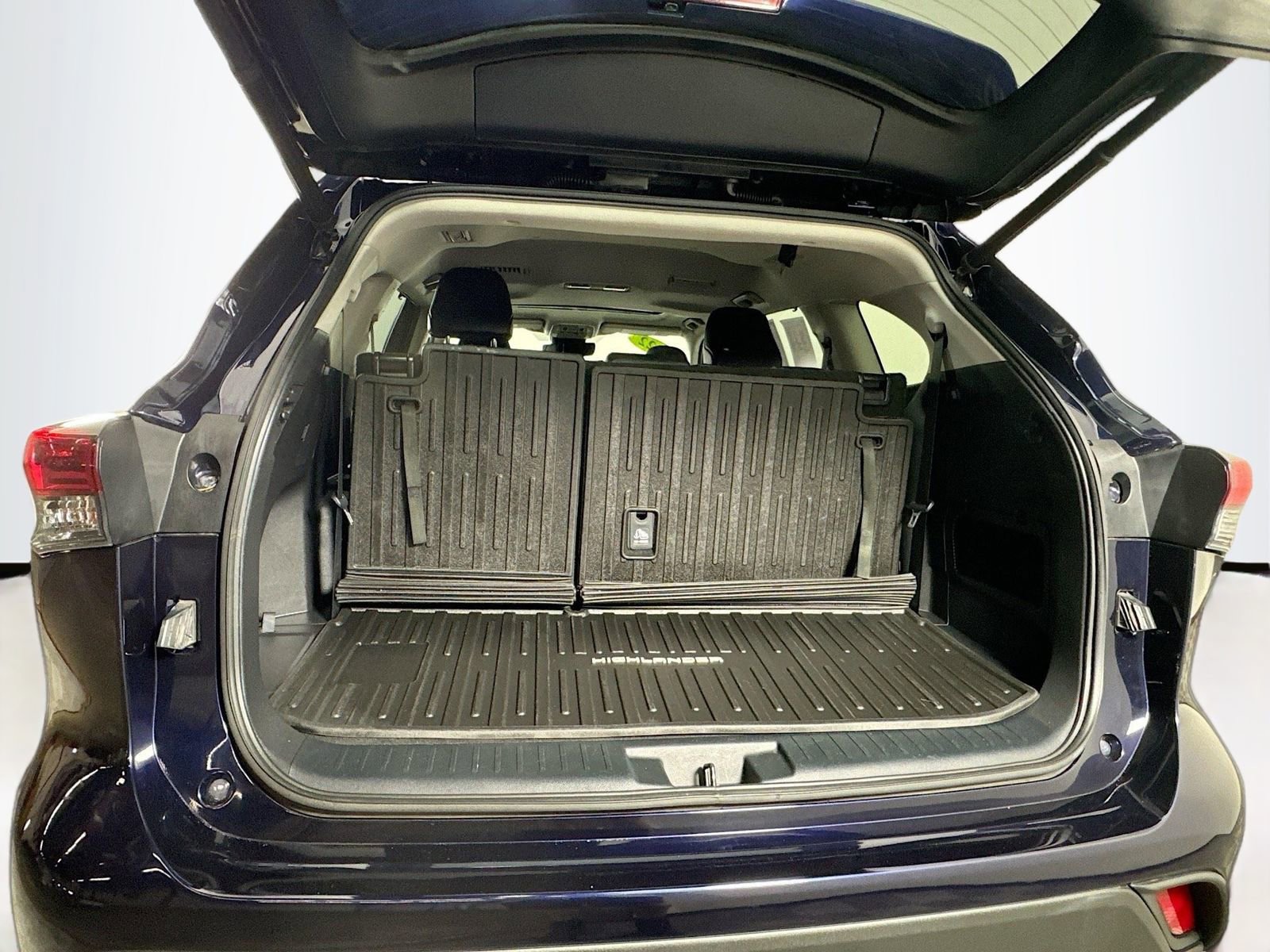 Used 2022 Toyota Highlander XLE image 24