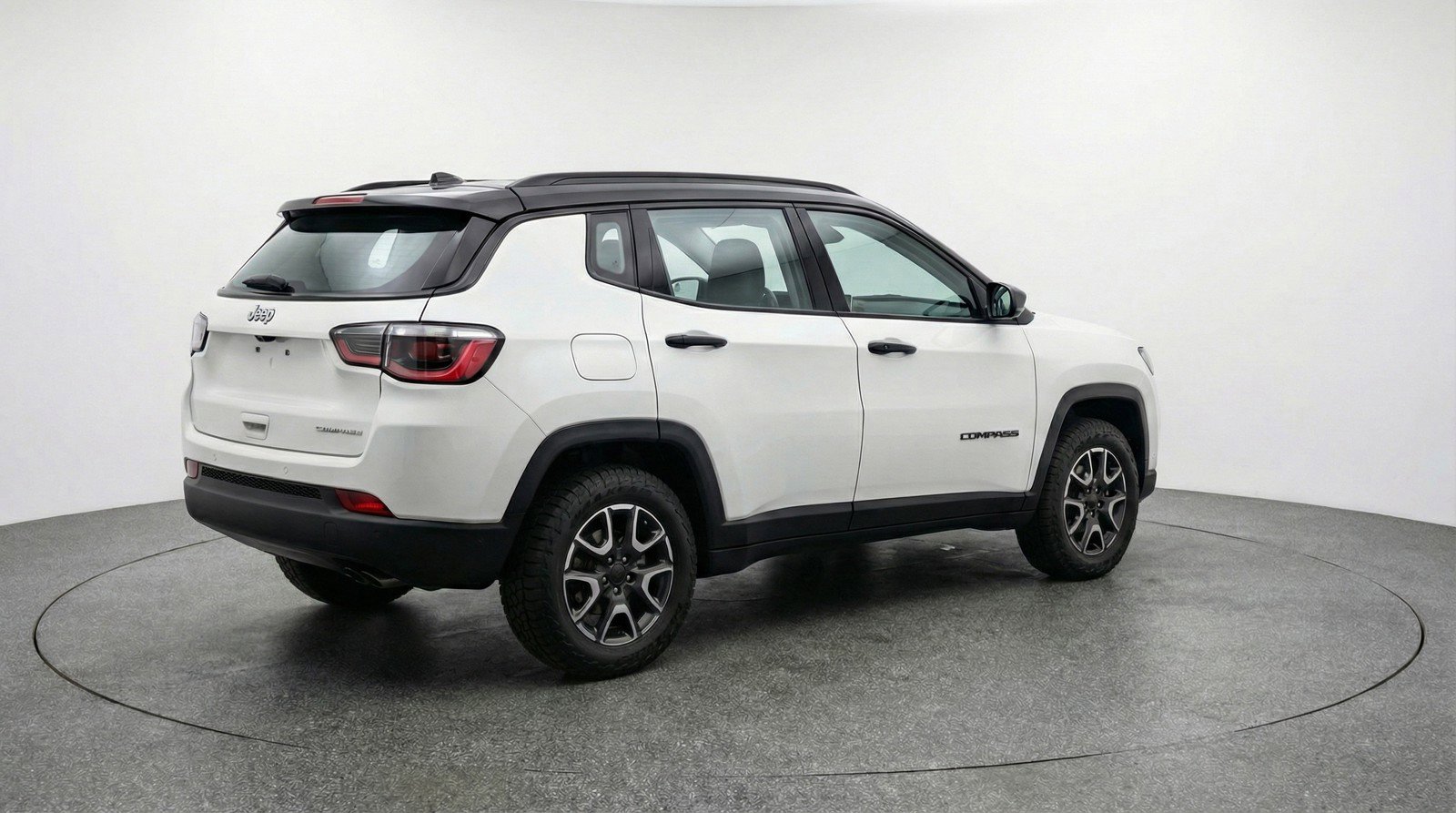 Used 2025 Jeep Compass Trailhawk AWD/4WD image 9