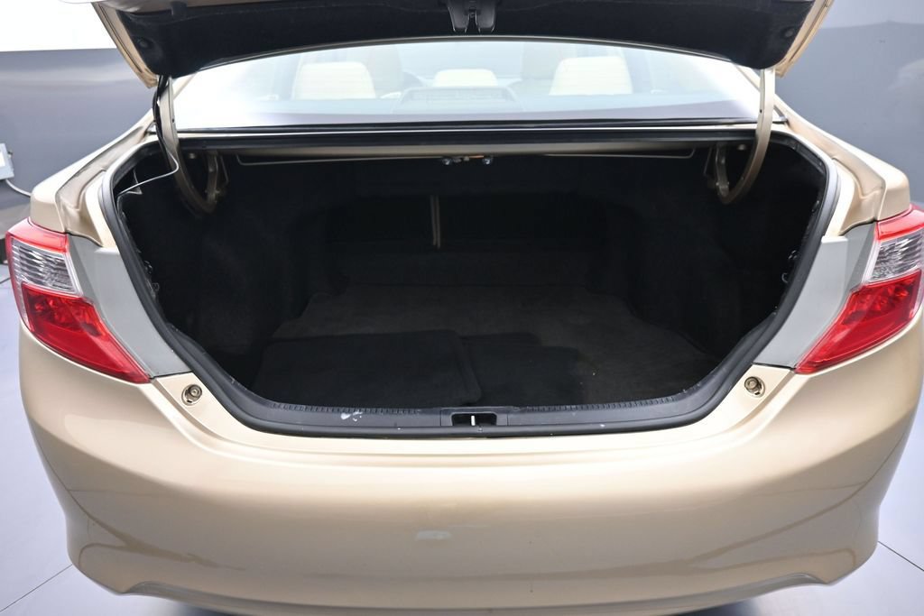 Used 2012 Toyota Camry LE FWD image 21