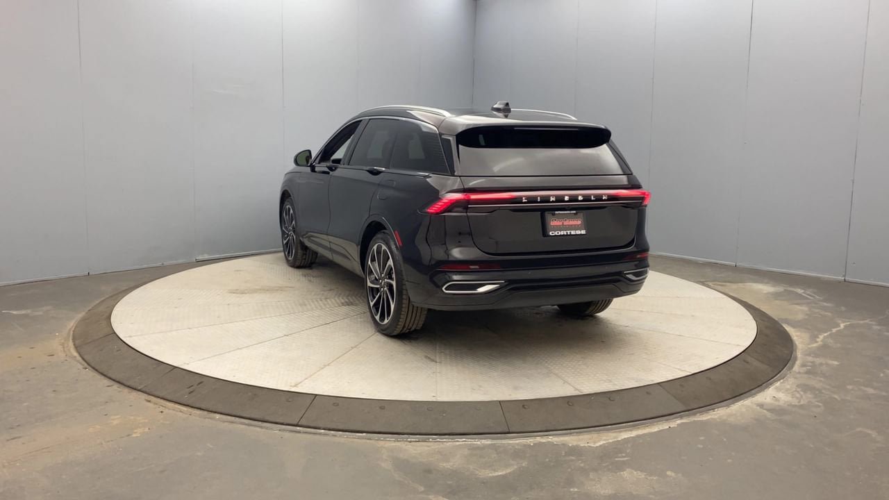 Used 2025 Lincoln Nautilus Black Label AWD/4WD image 3