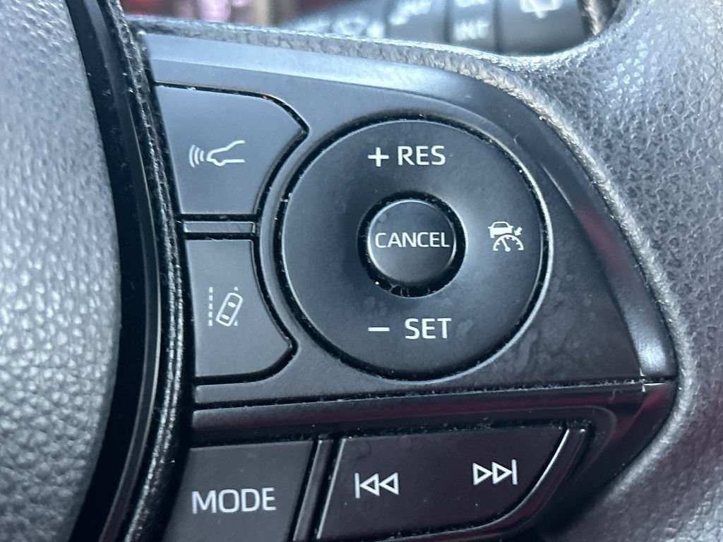 Used 2022 Toyota RAV4 XLE FWD image 18