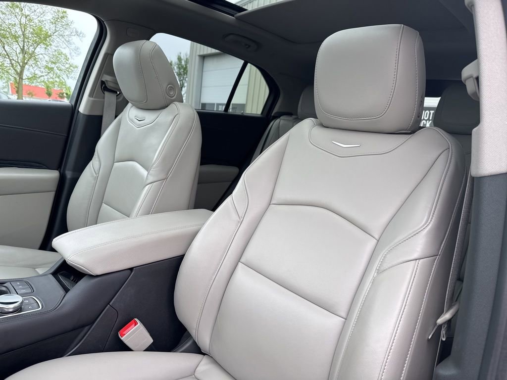 Used 2023 Cadillac XT4 Premium Luxury w/ Cold Weather Package FWD image 31