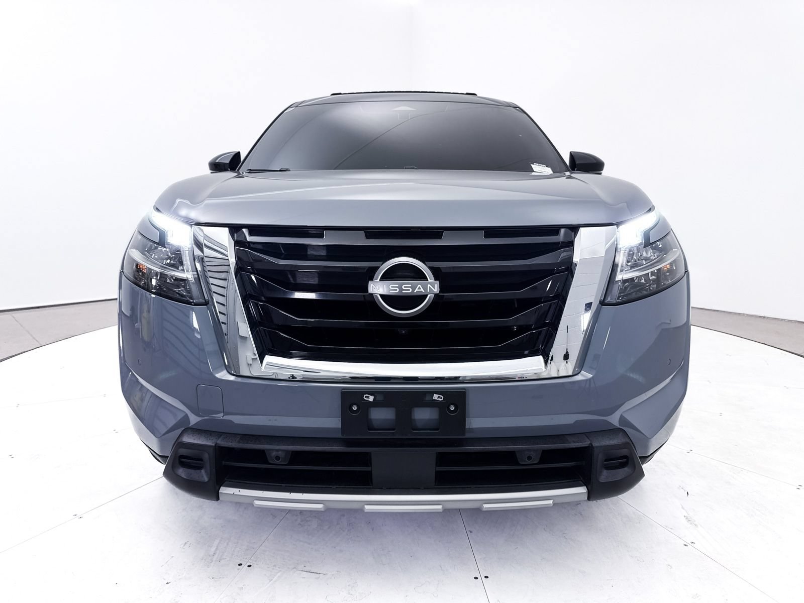Used 2024 Nissan Pathfinder Platinum FWD image 15