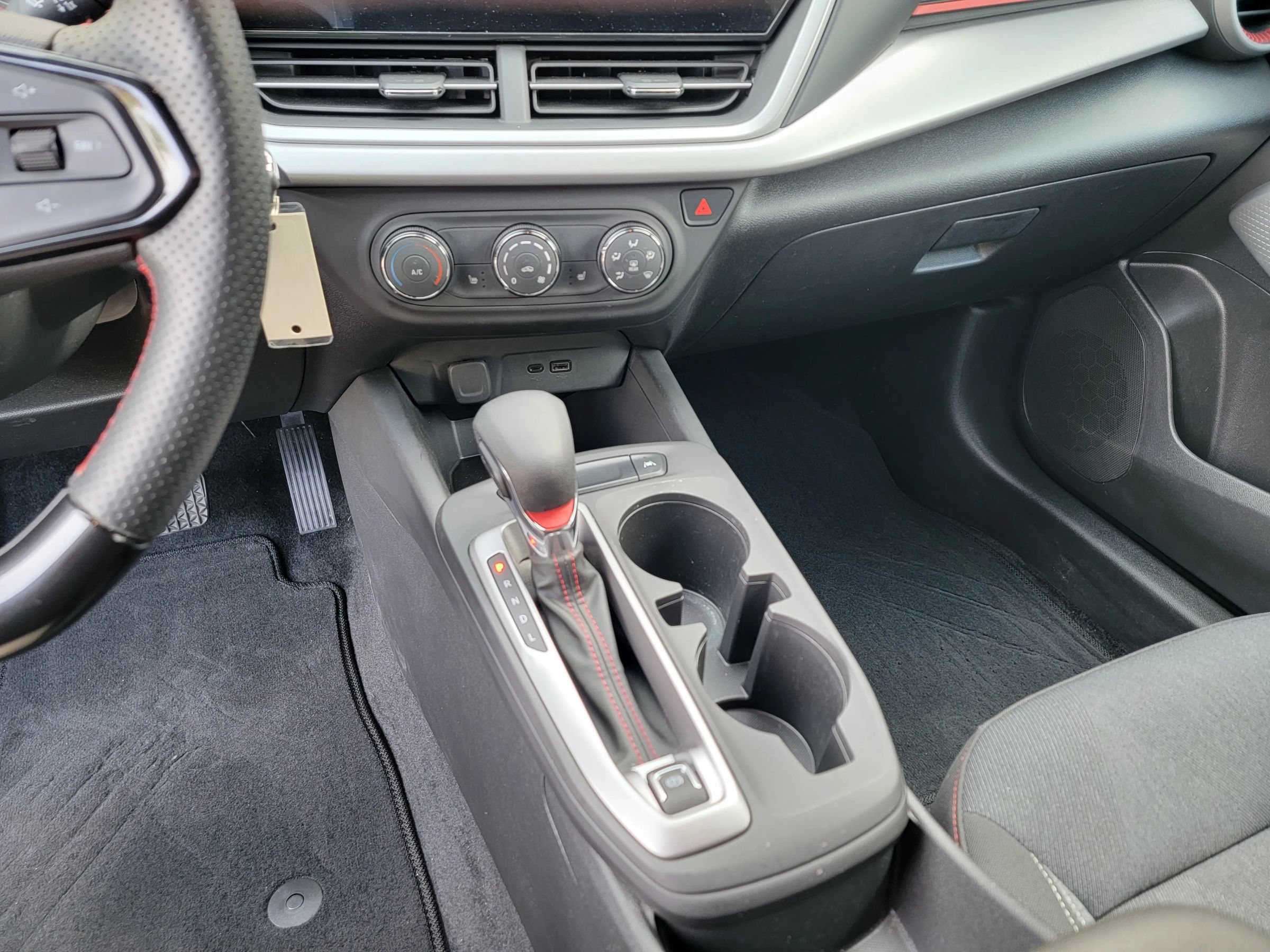 Used 2024 Chevrolet Trax RS w/ Driver Confidence Package FWD image 21