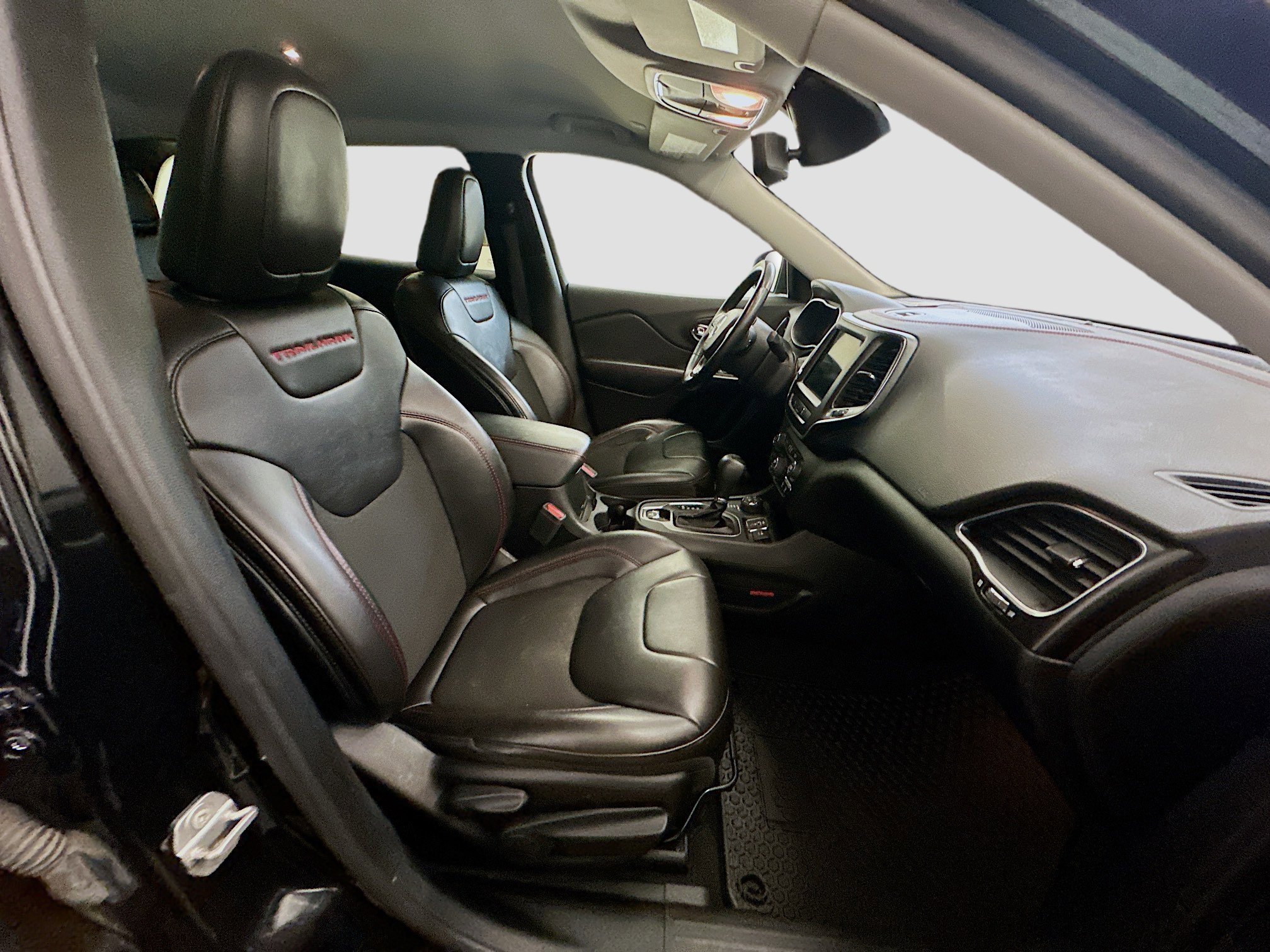 Used 2021 Jeep Cherokee Trailhawk image 31