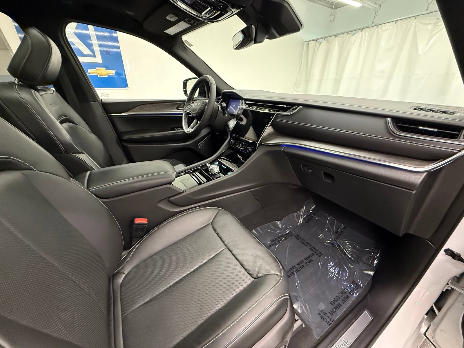 Used 2023 Jeep Grand Cherokee L Overland AWD/4WD image 9
