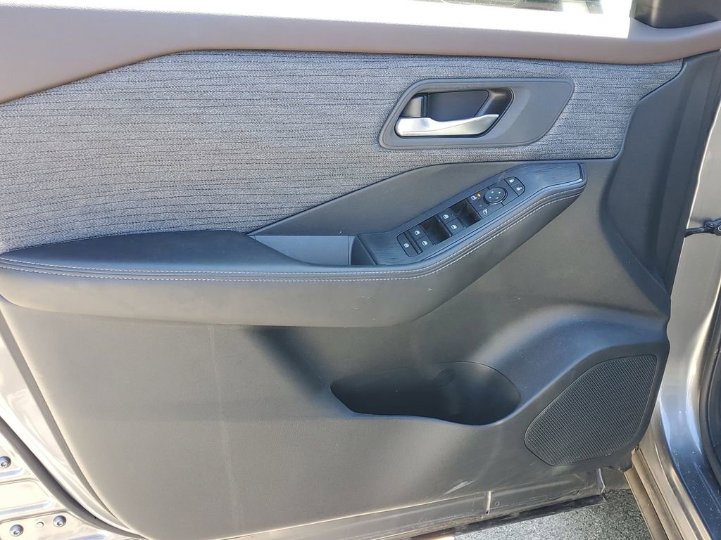Used 2023 Nissan Rogue SV AWD/4WD image 19