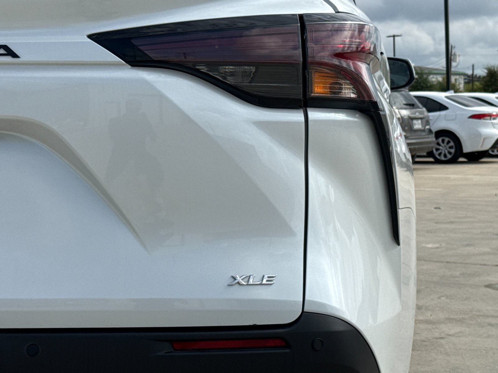 Certified 2025 Toyota Sienna XLE FWD image 26